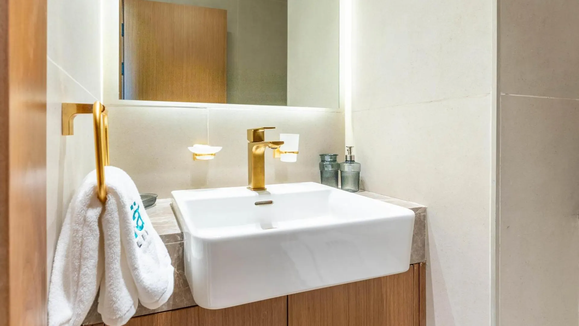 Apartment Fam Living Minimalist 1Br Gem In Binghatti Amber Dubai